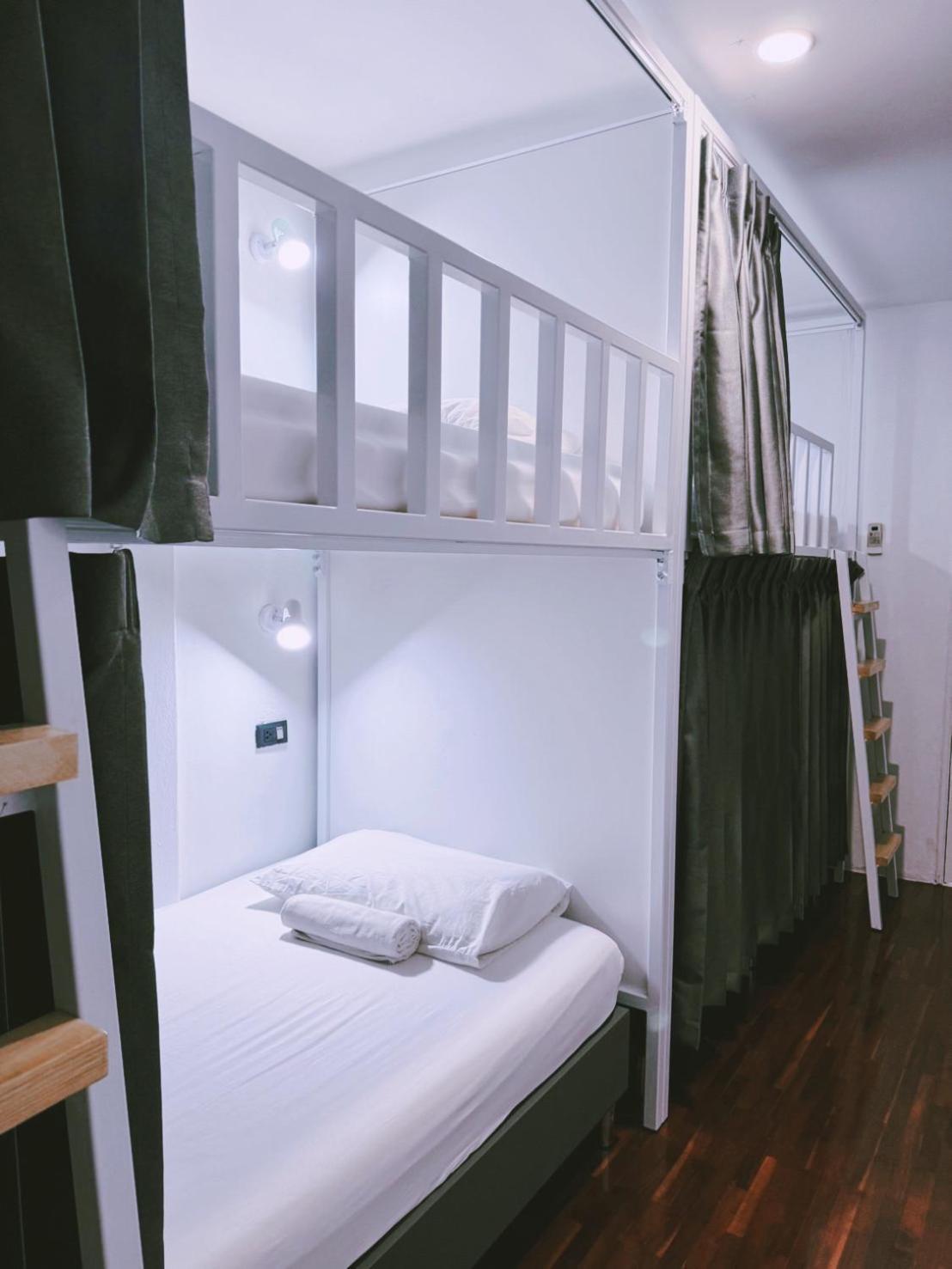 Zleepinezz Hostel Phra Nakhon Si Ayutthaya Exteriör bild
