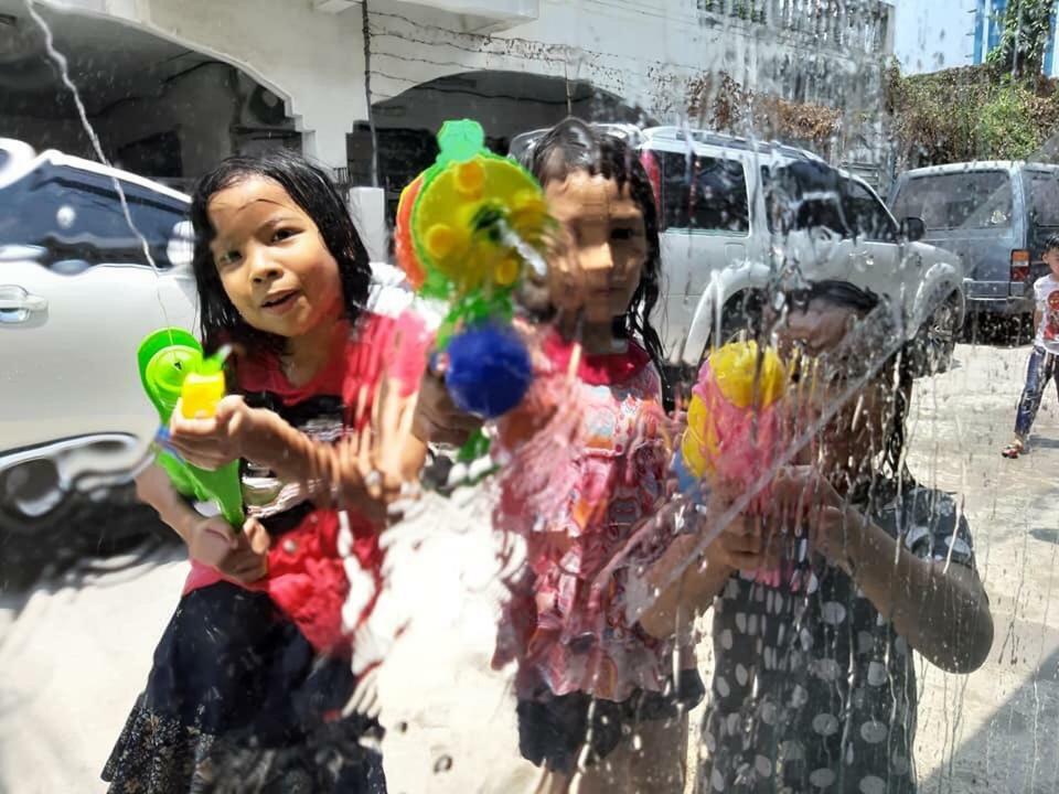 Zleepinezz Hostel Phra Nakhon Si Ayutthaya Exteriör bild