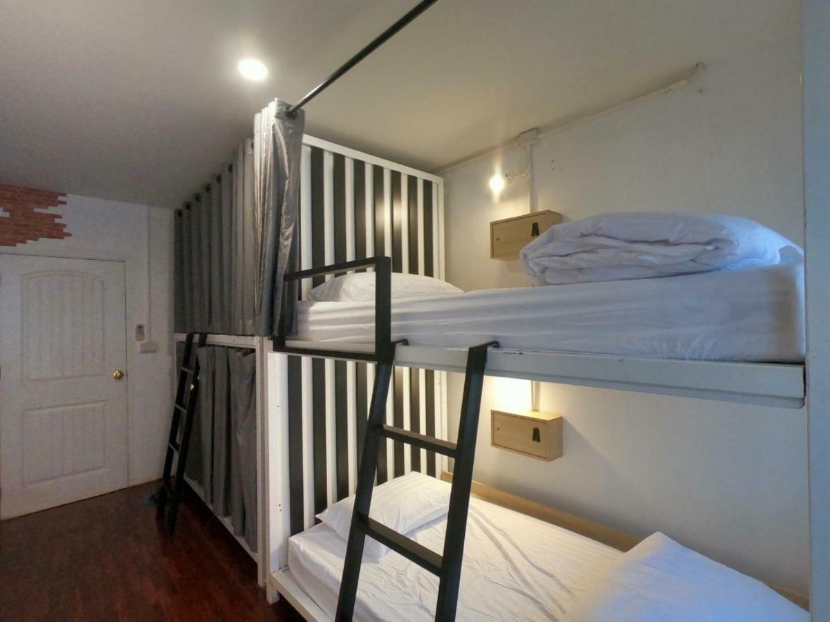 Zleepinezz Hostel Phra Nakhon Si Ayutthaya Exteriör bild