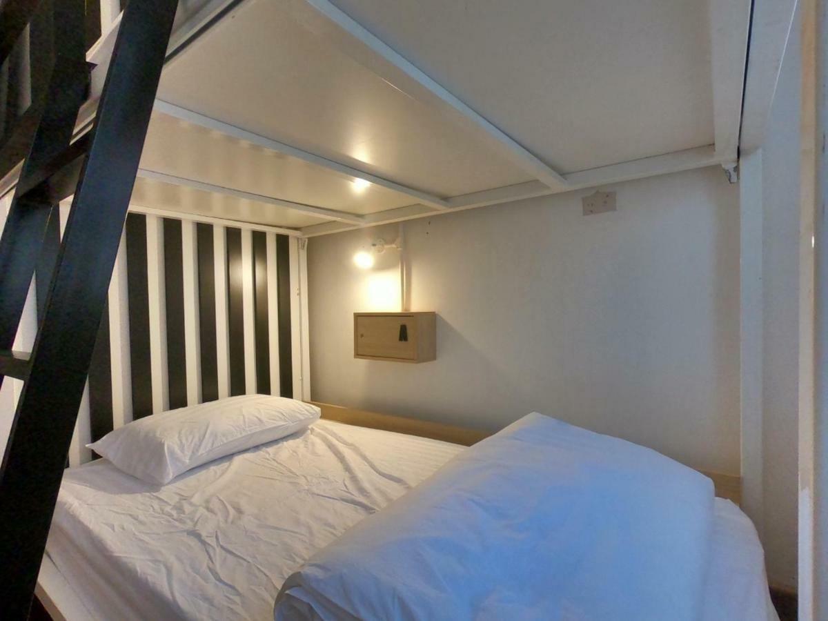 Zleepinezz Hostel Phra Nakhon Si Ayutthaya Exteriör bild